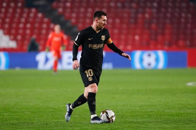 续约三年！阿根廷记者：梅西父亲周一将前往巴萨