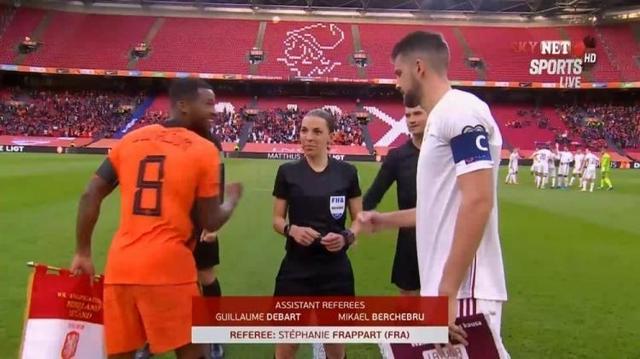 历史首次！女性裁判担任男子世预赛主裁