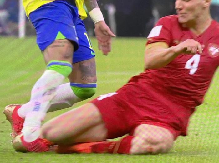 巴西官方：内马尔&达尼洛将因伤缺战瑞士