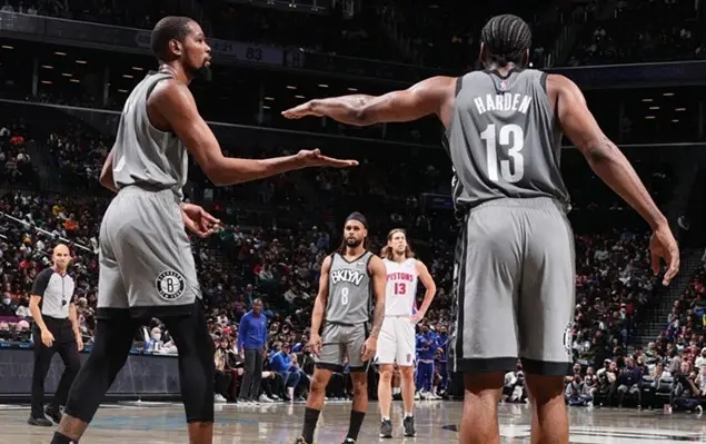 该死的气质！杜兰特赛后戴小粉帽玩麦克风，笑谈被驱逐：激励队友！