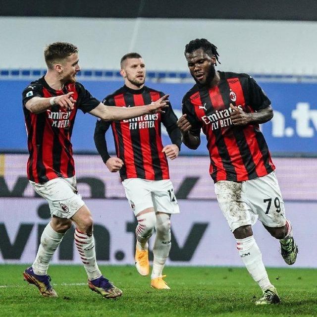 罗马诺：有三支俱乐部联系了凯西，球员愿留在米兰