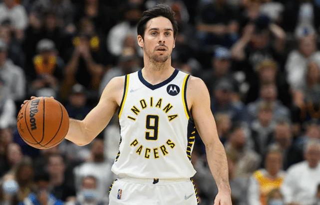 29岁后卫接受手腕手术，赛季报销！曾轰16+13+10抢断三双