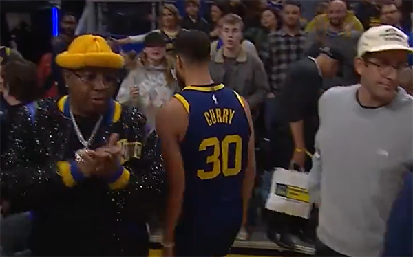 众生相！库里失误对手欢呼，脸色铁青直接离场，苏群怒斥科尔