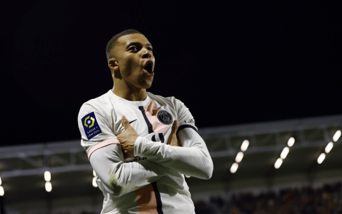 皇马协议作废！姆巴佩将签巴黎2年赚4亿欧，C罗梅西太守规矩