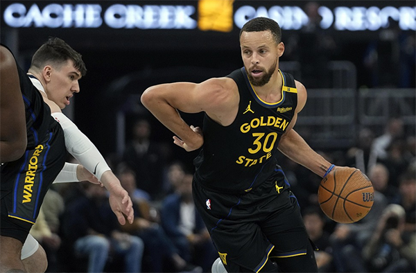 赛场风云突变！追梦连吃两 T 被逐，库里 13+8 潇洒三节打卡，蹬车热身