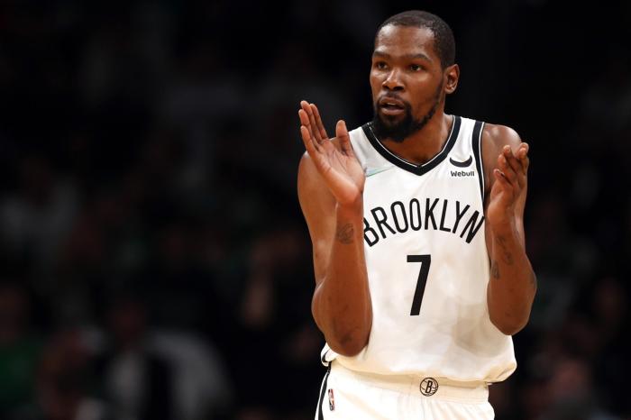 曝杜兰特已获1074万薪水！绿军拒绝交易两将 或加盟费城联手哈登