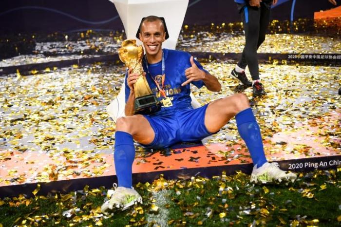 主席宣! 米兰达重返圣保罗, 签约1年零8个月