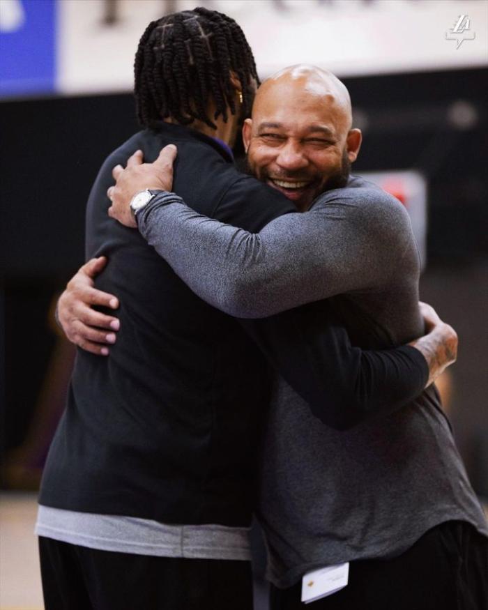 湖人官宣詹眉大概率战勇士！全队备战仅詹皇缺席 哈姆回应威少加盟快船