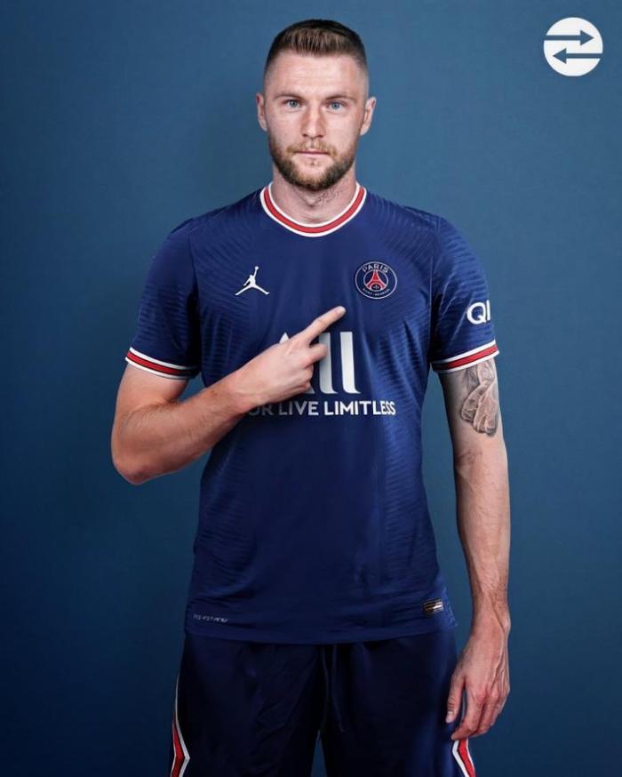 记者：什克里尼亚尔即将加盟巴黎