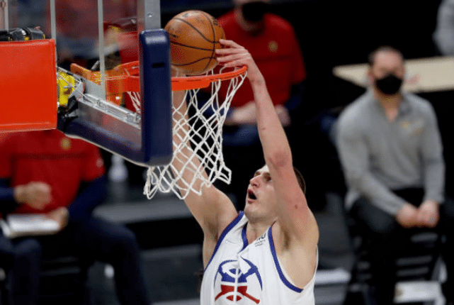 超越穆大叔+队史第一！约基奇一战刷两大神迹，常规赛MVP更稳了？