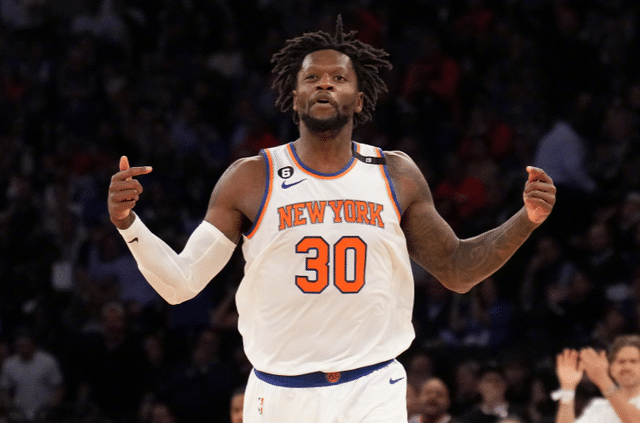 79+20！三巨头爆发掀翻大黑马，巴特勒鬼魅微笑，裁判再惹争议