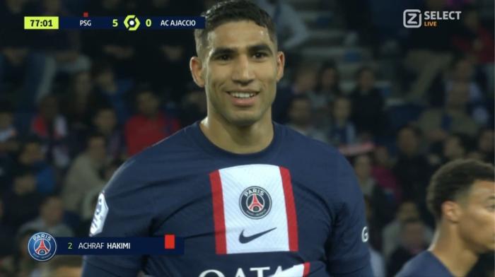 梅西被侵犯后，众队友为他出头与对手干架，飞翼染红