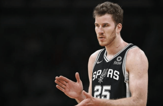 NBA惨烈一战！湖人旧将失落至极，双加时轰310分，波波鬼魅一笑