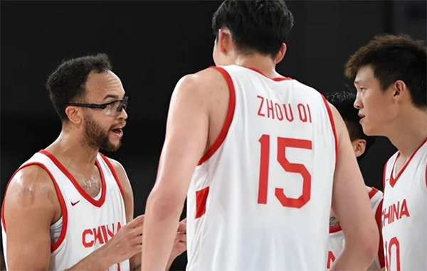 中国男篮12人名单确定：李凯尔周琦领衔出征世界杯 孙铭徽方硕离队