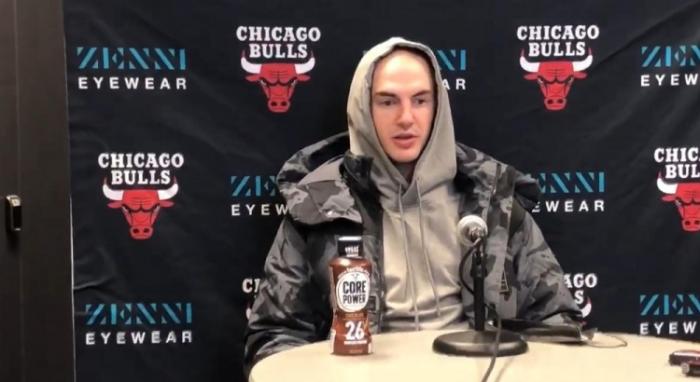 企业文化？卡鲁索被恶汉弄骨折伤停8周，雄鹿官推却嘲讽+众将不服！