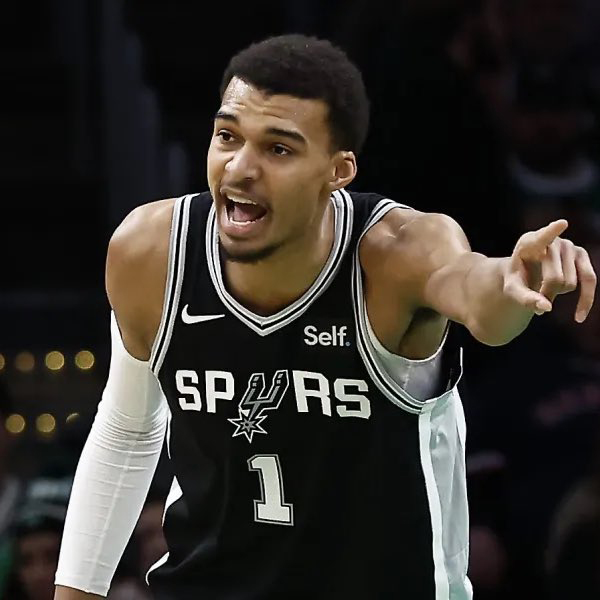 文班31+12+6帽创纪录：统治攻防又爆冷取胜 天赋恐怖球迷高呼MVP