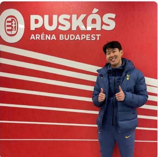 打卡！普斯卡什奖得主孙兴慜合影普斯卡什球场