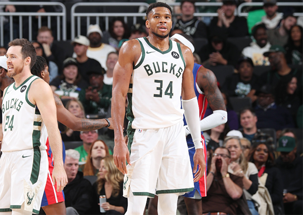 NBA赛场现 “神剧情”，字母哥关键盖帽遭漏判犯规，59+14 死里逃生