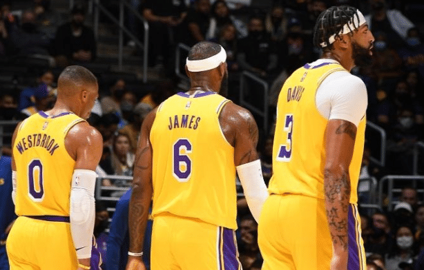 巴克利毒奶湖人不会进入西部前4，与勇士不是一个级别，实力太弱