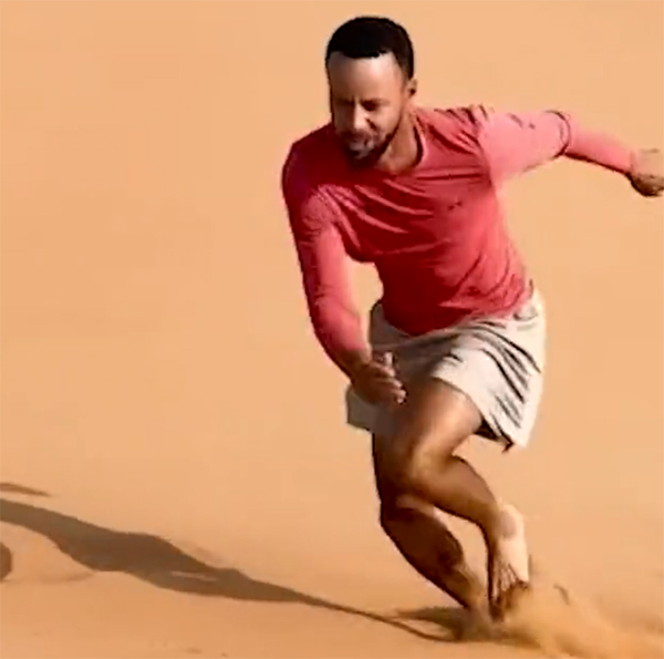 35岁库里沙漠苦练曝光：光脚狂奔太卖力 还亲吻阿耶莎秀恩爱