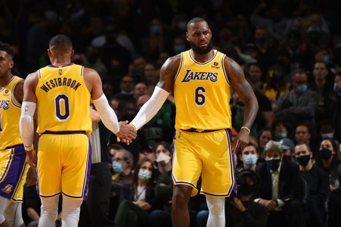 湖人官宣仅剩3人有伤，詹姆斯或出战活塞！浓眉里夫斯都已痊愈