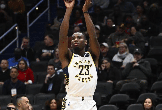 大爆冷！东部第一16分惨败，狂丢139分崩盘，特纳砸扣羞辱字母哥