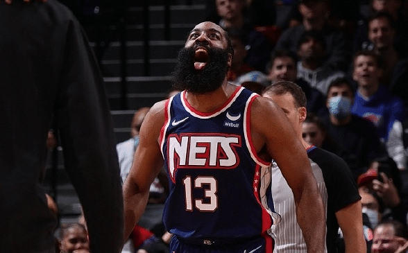 哈登全场6次失误，罚球迎里程碑！赛后表达不满：比赛很丑陋