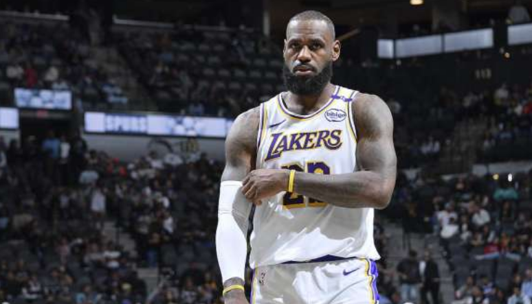 1505场里程碑待詹姆斯解锁，他的本季防守数据能助队拿下鹈鹕5连胜吗？