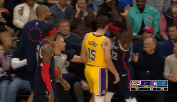 贝弗利挑衅前队友险引冲突 赛后笑着拥抱浓眉：湖人巨头一脸不情愿