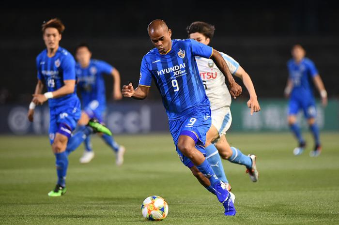 官宣在即！中超升班马敲定2巴西神锋，2内援也来投，无惧金靴离队