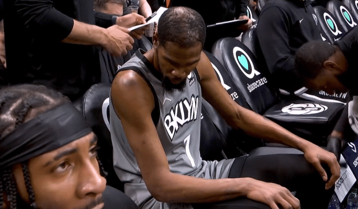 杜兰特开启杀神模式，6投爆砍15+4！关键卡位战死神挥舞镰刀