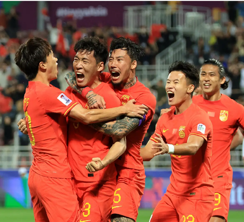 国足两连败后帅位变动引关注，最终伊万留任有三因