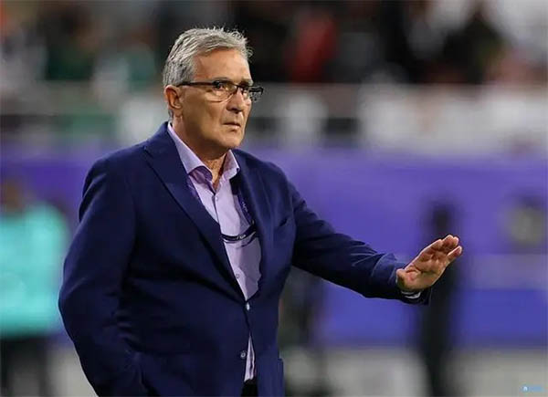 北京青年报：伊万首次安排国足11人对抗 和蔼伊万终露“恐怖”一面