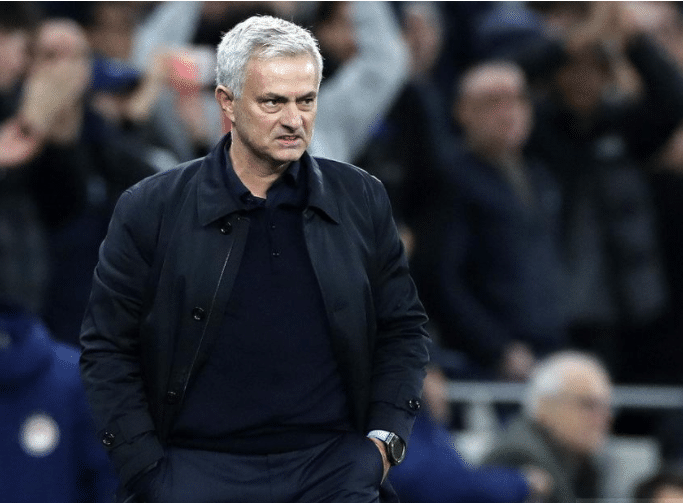 热刺更衣室发生内乱！列维依然力挺穆帅！穆帅今夏亲自求购铁卫！