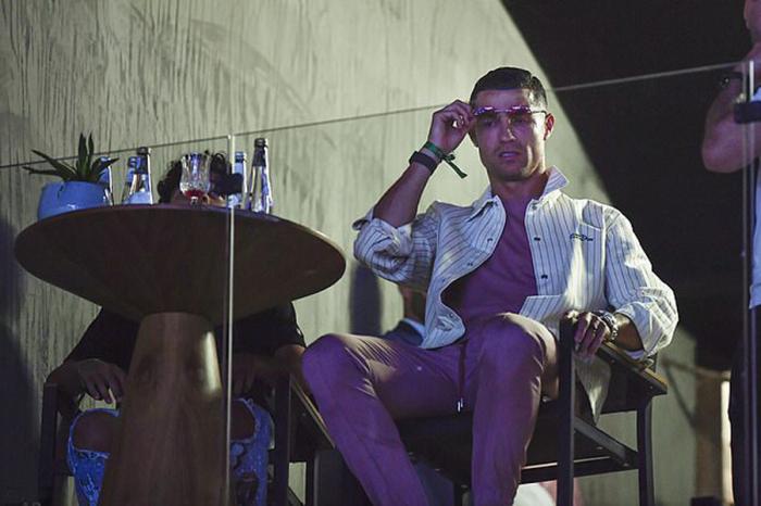 曼联不会给C罗联赛杯冠军奖牌！滕哈格严厉不亚于穆帅，但更圆滑