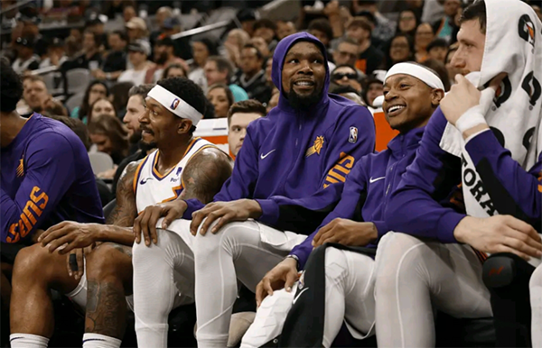 小托马斯替补席逆袭：垃圾时间感谢球迷力挺，杜兰特陪伴见证成长