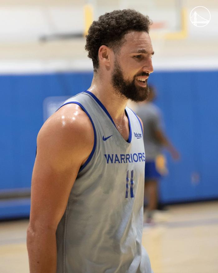 曝库里至少再缺5场！勇士备战湖人维金斯仍未归队 库里康复进展曝光