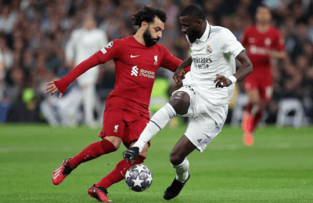 利物浦派4前锋搏命仍没奇迹！近3个赛季均被皇马淘汰，渣叔咆哮染黄