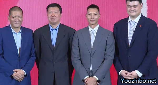 冲上热搜！易建联退役仪式，姚明送礼物，四大移动长城合影催泪