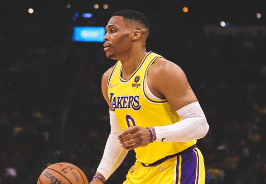 湖人爆冷落后西部垫底！威少罕见爆发，老詹丢脸被晃晕，真没救了