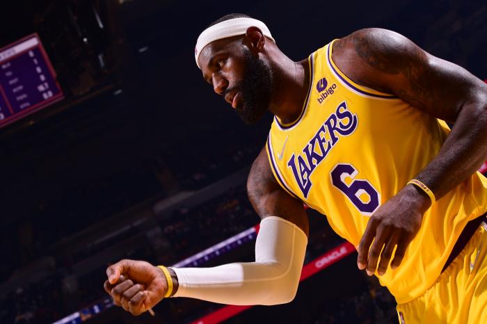 最新检查结果！詹姆斯新伤与腹沟股伤势无关，沃帅透露他带伤打完比赛