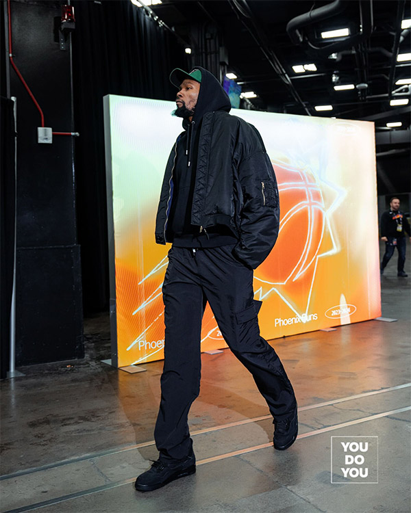 巨头归来！杜兰特戴绿帽单手抄兜惊艳全场！