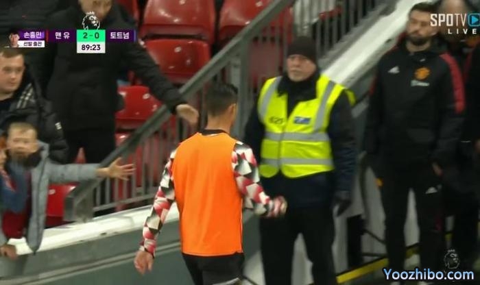 摩甘：滕哈格以羞辱C罗为乐，极其不尊重他