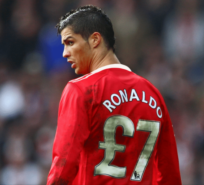 曼联卖一件C罗球衣只能分5镑，258件才收回转会费！分成细节曝光