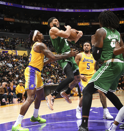 不怕累，不怕苦，36岁的霍华德仍旧能为湖人带来胜利