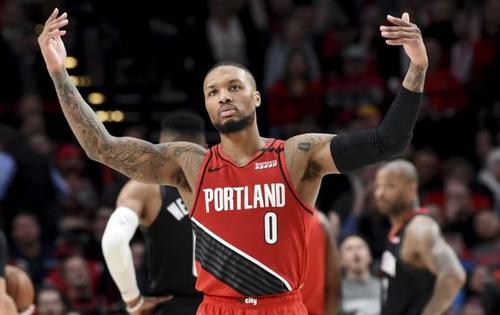 NBA历史首位顶薪提前续约成功！利拉德成历史5000万先生