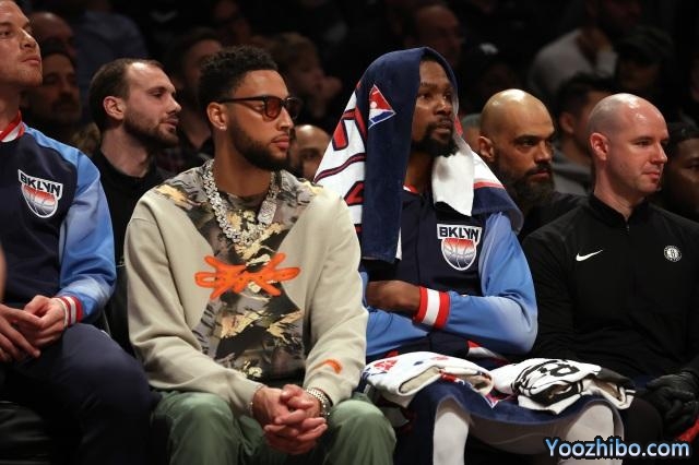 欧文称黑子蟑螂引争议！西蒙斯术后康复进展曝光，目标新赛季回归赛场