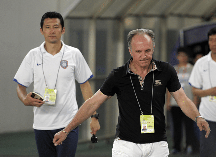 已获官宣！47岁杨晨通过面试，力压4人担任主教练，曾留洋轰19球