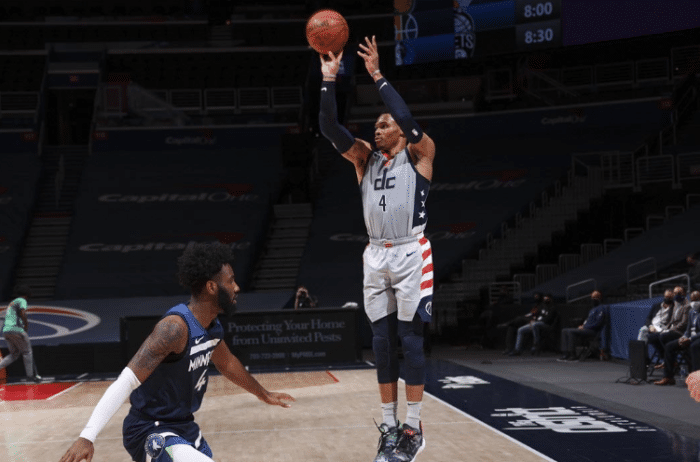 8战7胜！NBA沉睡雄狮彻底复苏，2大巨星从垫底冲向前4