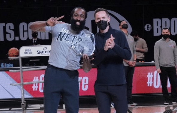 94岁球迷研究NBA！列出各队最喜欢的球员，哈登：奶奶品味不错